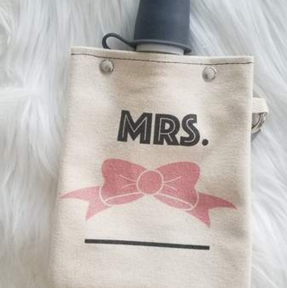Canvas Mrs. Flask